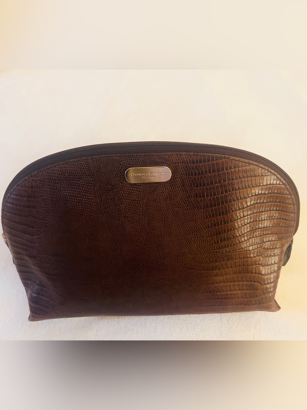 💚 DONNA KARAN NY Vintage Brown Leather Medium Clutch Dome
Italy / Suede Liner💚